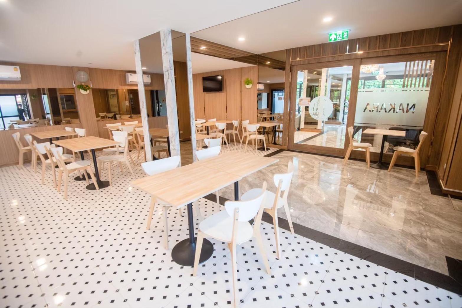 Nakara Hotel, Убон Ратчатани Екстериор снимка